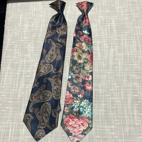 Lot of 7 Clip On Ties - Picture 3 of 7